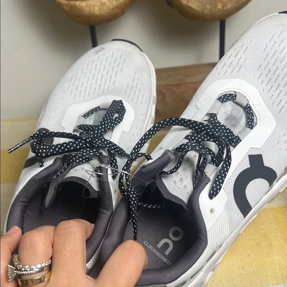 On Running Monochrome Sneakers - Picture 9 of 11